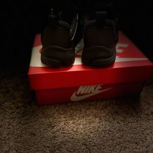 Black Nike presto